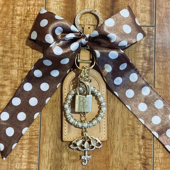 Louis Vuitton Tag and LOCK (201) “ Singing in the Rain” - Picture 5 of 15